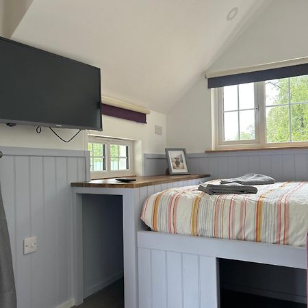1Lochness Glam Lodges Inverness Bagian luar foto