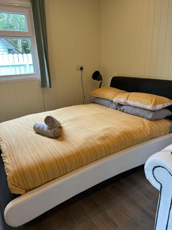 1Lochness Glam Lodges Inverness Bagian luar foto