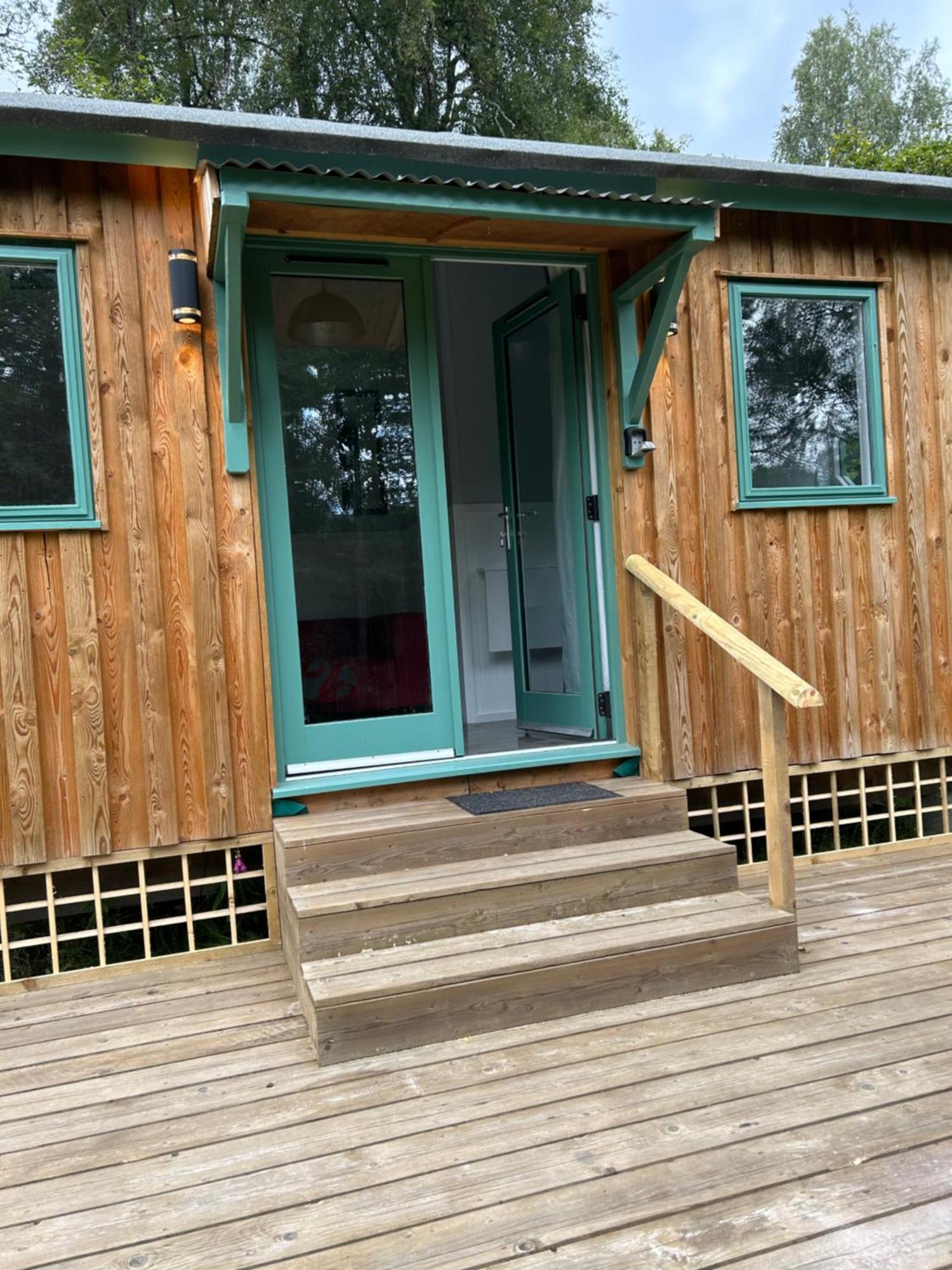 1Lochness Glam Lodges Inverness Bagian luar foto