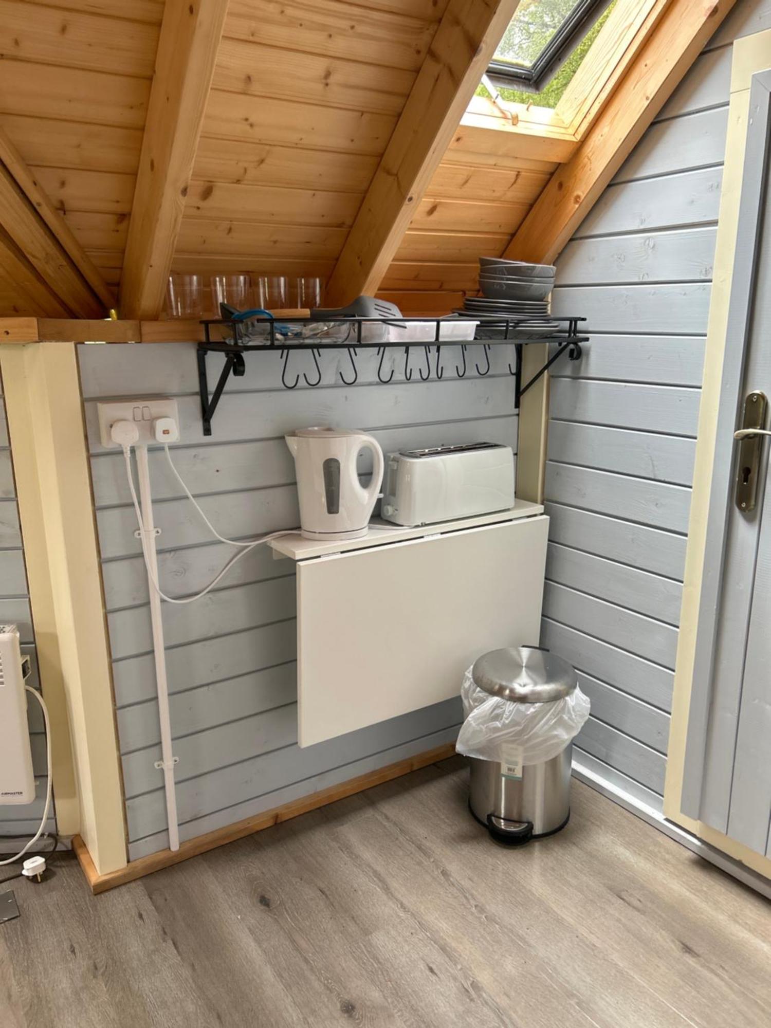 1Lochness Glam Lodges Inverness Bagian luar foto