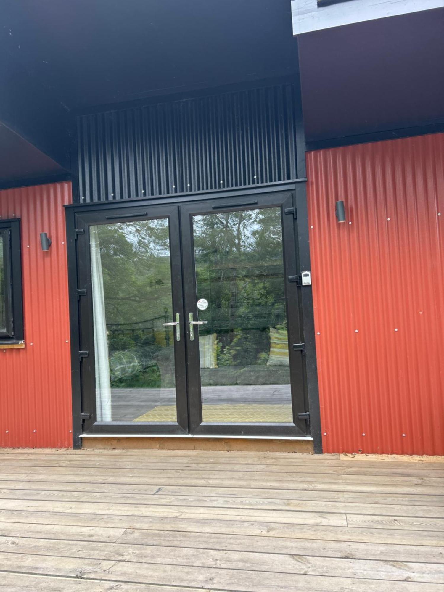 1Lochness Glam Lodges Inverness Bagian luar foto