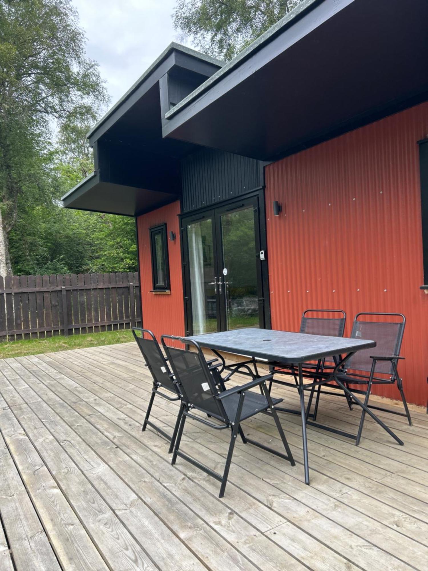 1Lochness Glam Lodges Inverness Bagian luar foto